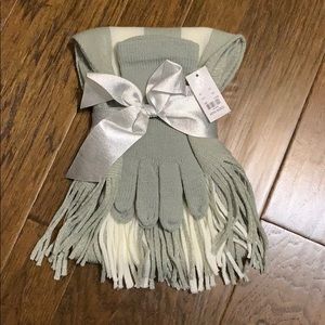 NY&C grey and cream scarf and glove set